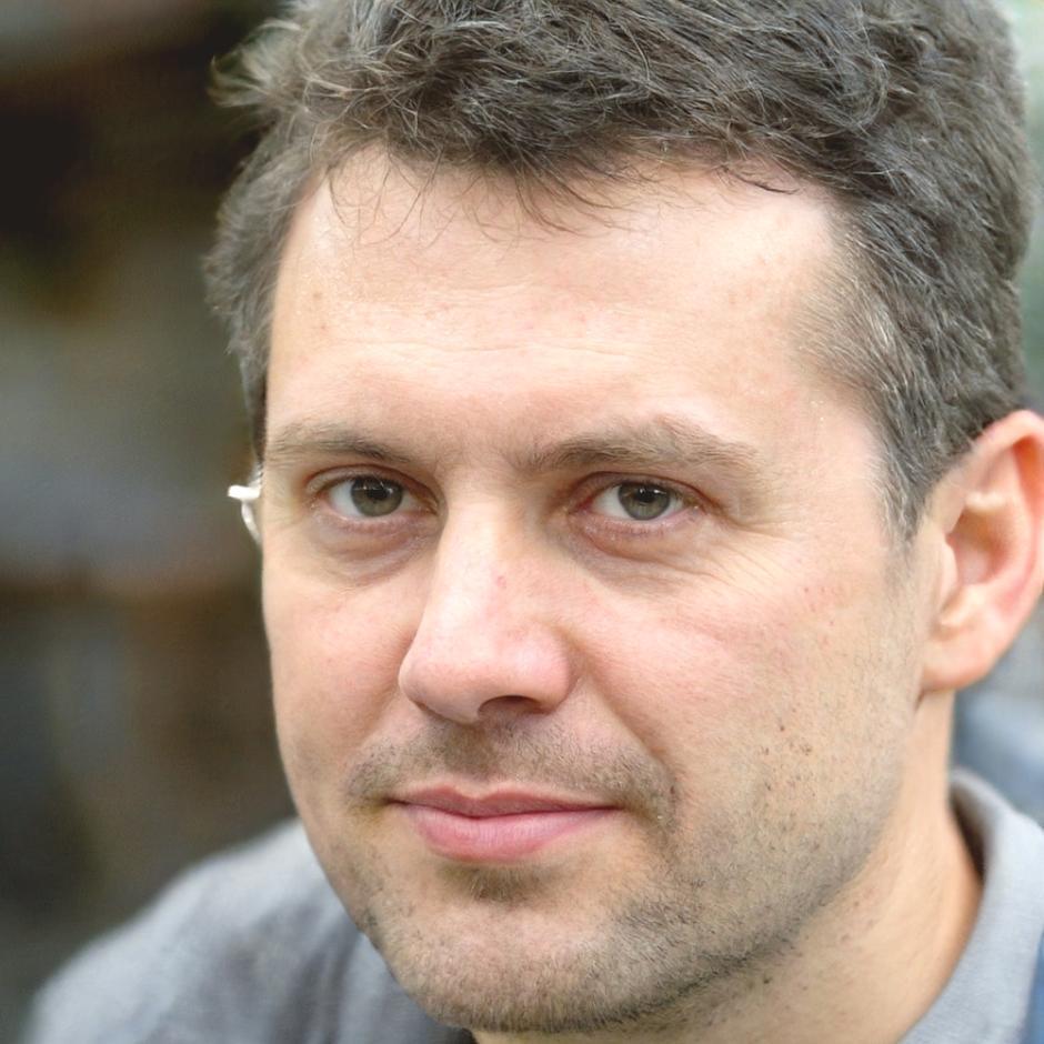 Membre de l'équipe perionaveth en réunion stratégique